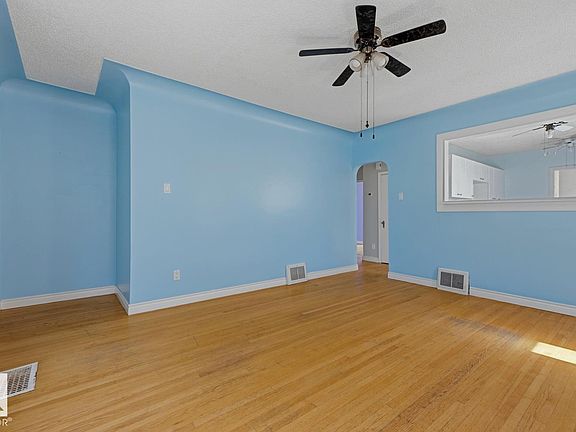 4th image of 12119 95a St NW