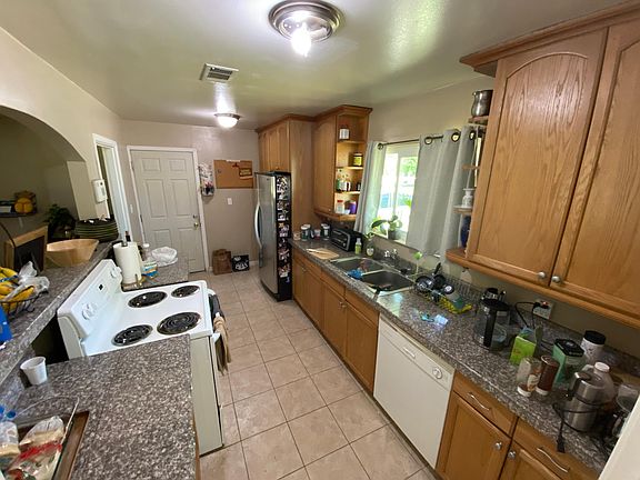 4th image of 3220 Wemberley Dr
