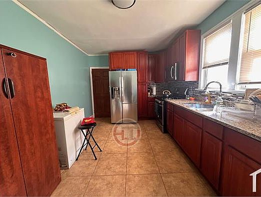 4th image of 4762 Carpenter Ave Floor 2