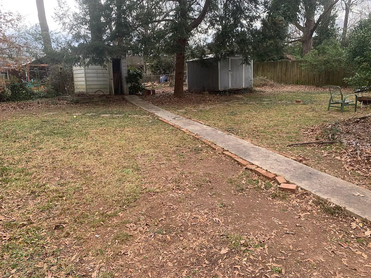 Spacious backyard, fenced - 845 Alberson Ct
