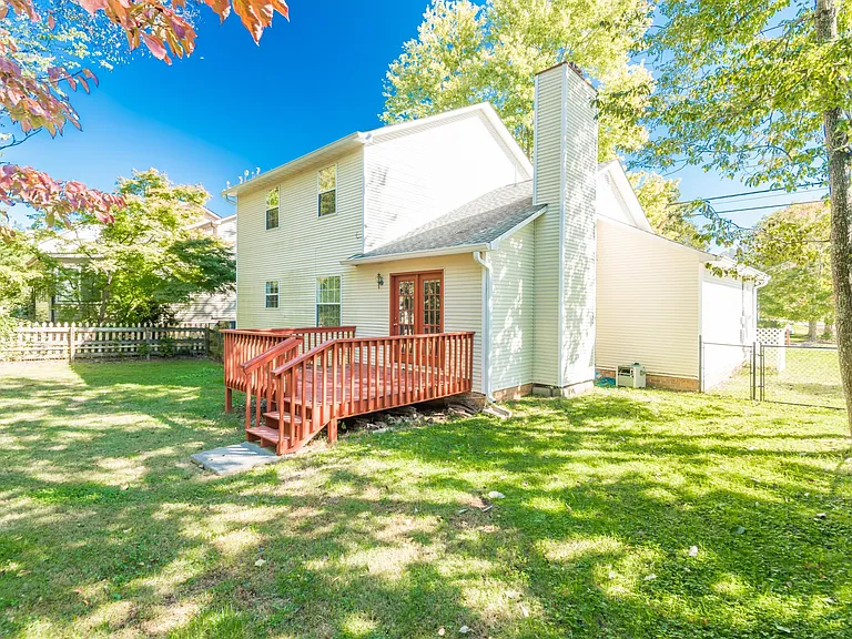 1560 Pheasants Glen Dr — Photo 42