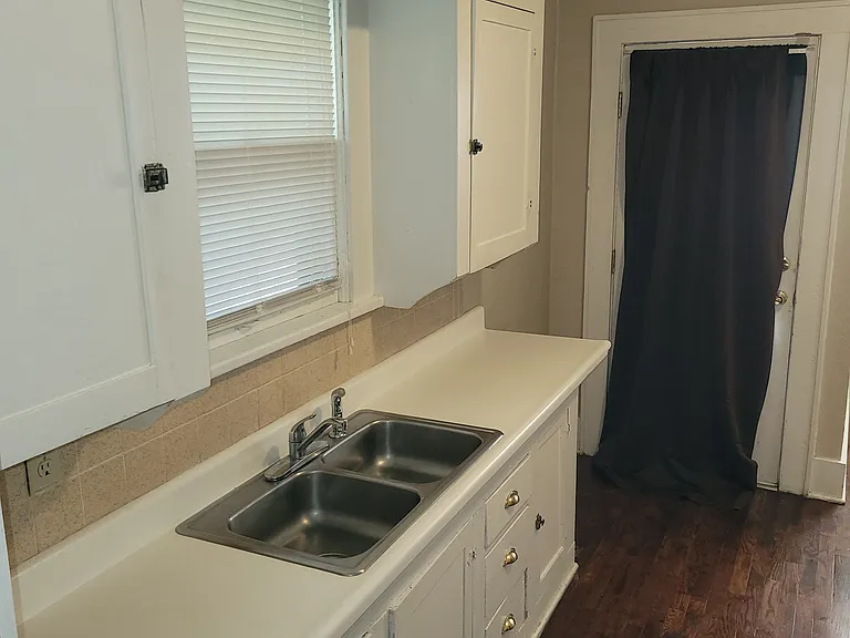 748 N Woodrow Ave — Photo 12