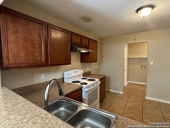 2nd image of 8411 Jaclyn Park