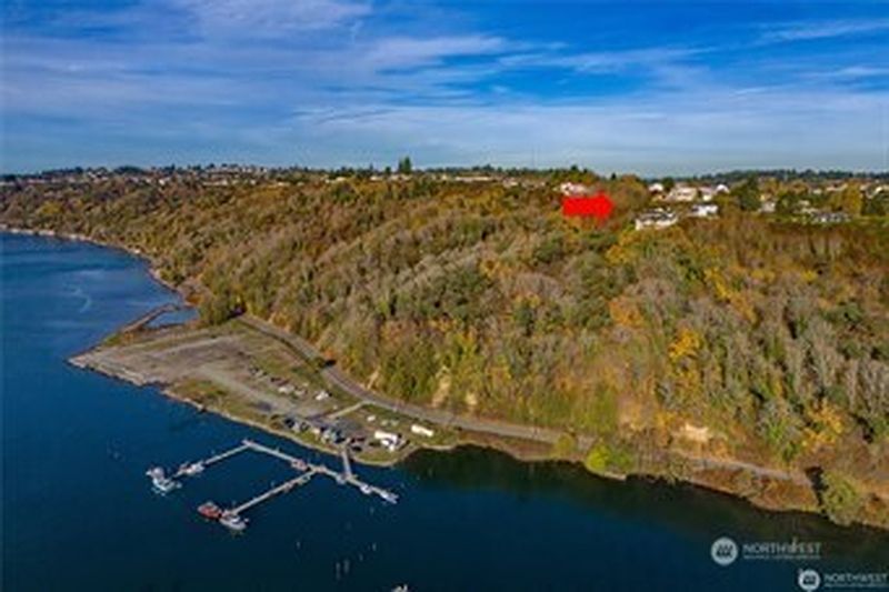 2nd image of 1416 Browns Point Boulevard NE