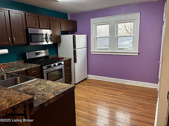 4th image of 1209 Weller Ave