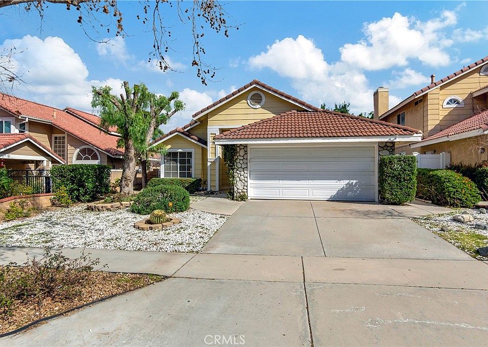 1st image of 3185 Huckleberry Dr