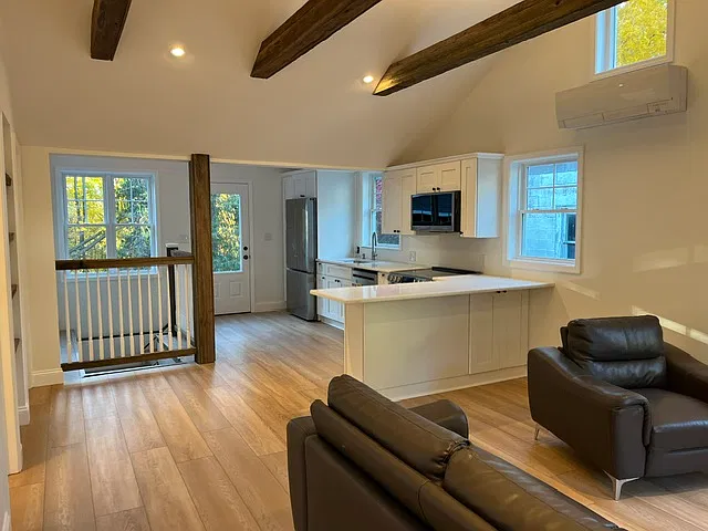 2 bed, 900 sqft, $2,800 — Photo 2