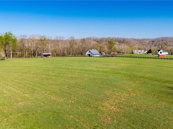 19218 Huntington Dr, Gravette, AR 72736