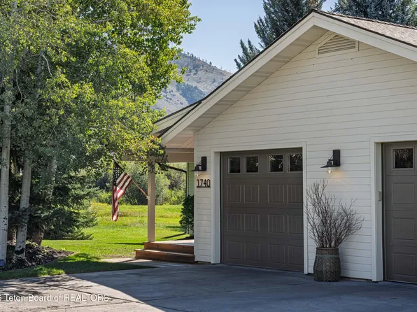 1740 W Diamond Hitch Dr, Jackson, WY 83001