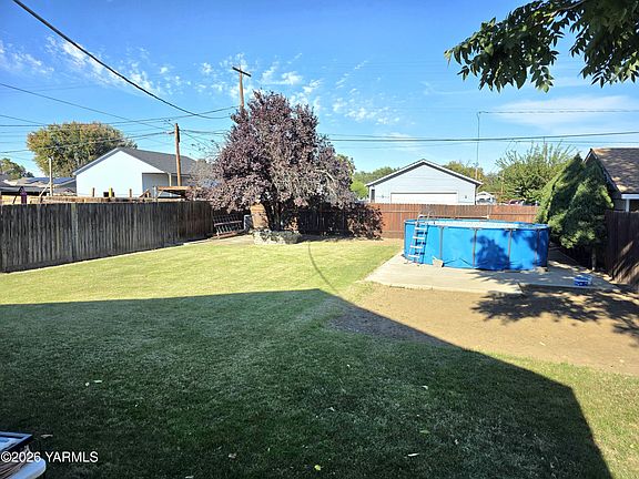 3rd image of 906 Jefferson Ave