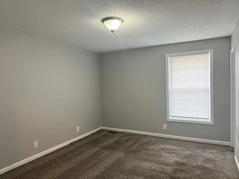 104 Cornelia Ct — Photo 11
