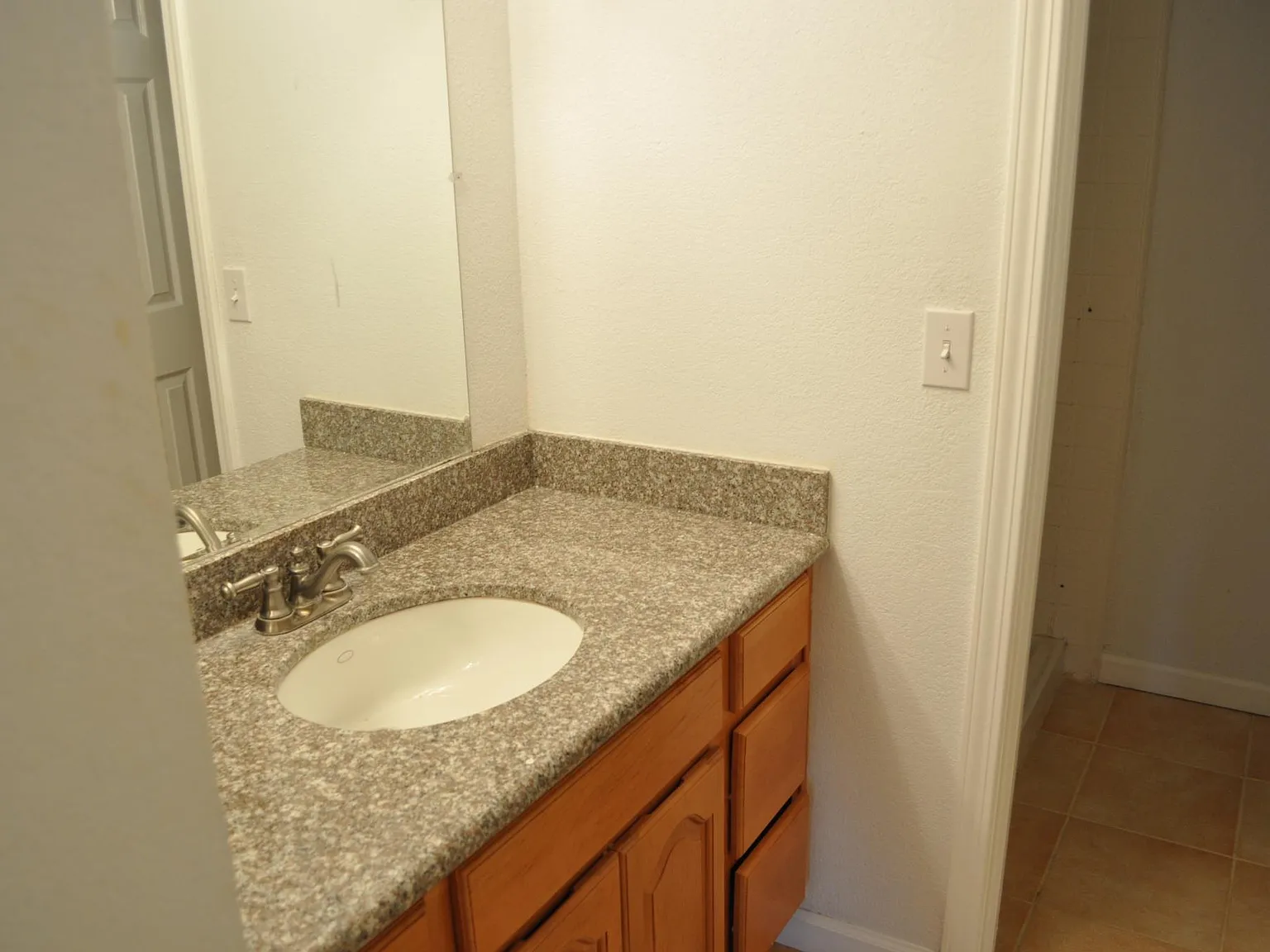 2 bed, 983 sqft, $3,400 — Photo 4
