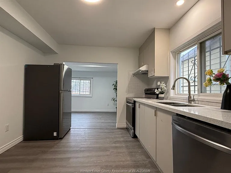 941 Cataraqui St — Photo 14