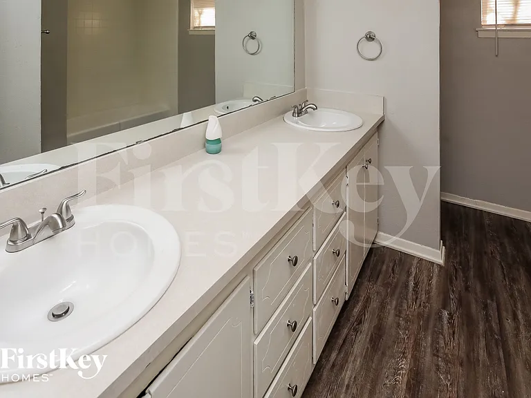 417 Lakeside Dr — Photo 8