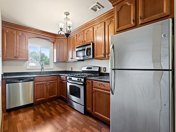 5th image of 110 Newark Ave APT 4