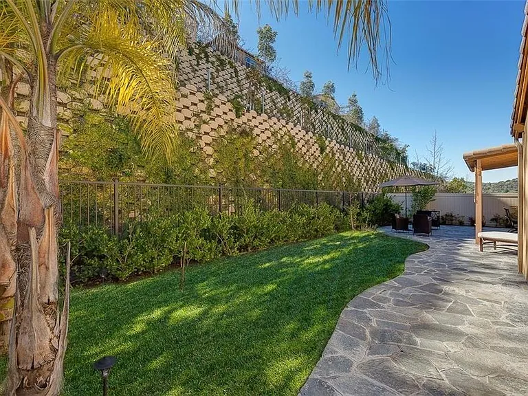 21100 Blossom Way — Photo 24