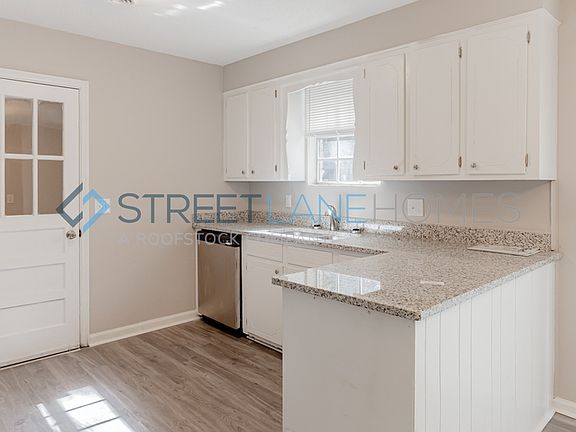 3rd image of 2725 Antler Dr W