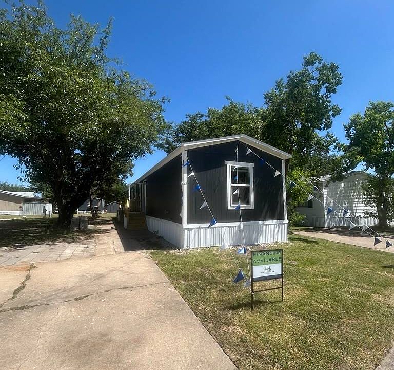 2nd image of 25 Colonial Dr