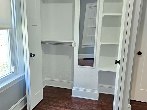 5th image of 117 Hastings St NE #1