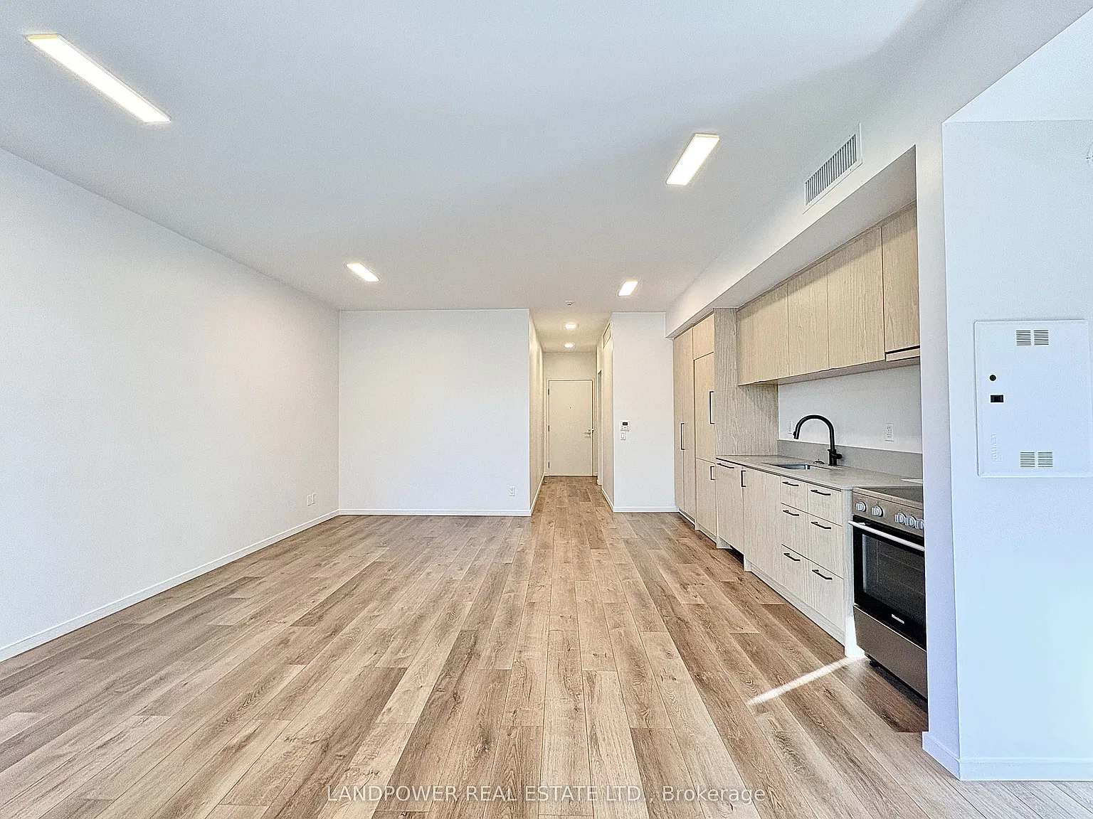 377 Broadview Ave — Photo 2
