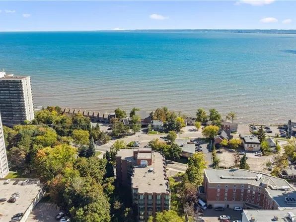 2121 Lakeshore Rd #401, Burlington, ON L7R 1C9