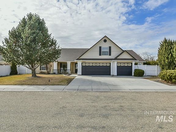 2nd image of 1003 N Pioneer Way