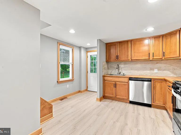 705 Forrest Ave — Photo 9
