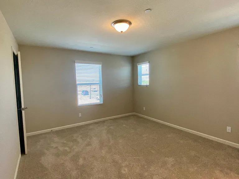 1102 Royalty Way W — Photo 24