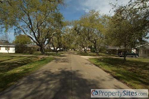 5th image of 600 Funderburk Ave