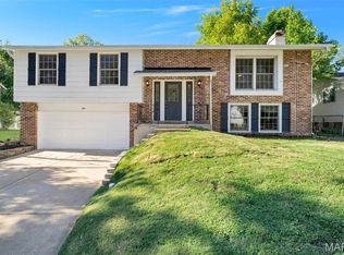 392 Genoa Dr, Ballwin, MO 63021