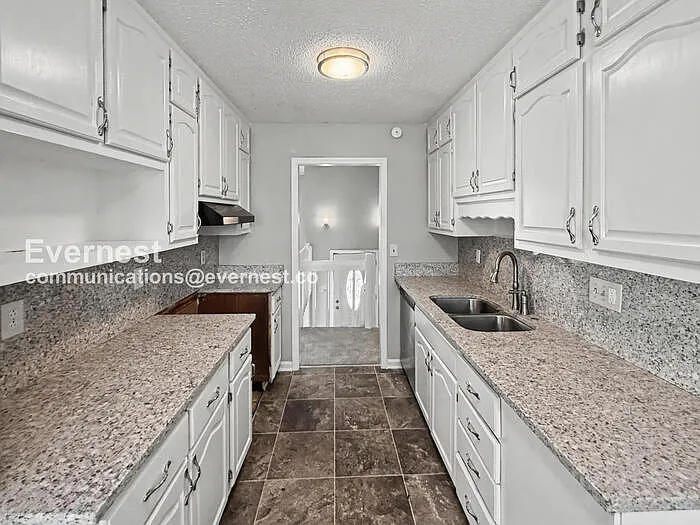 617 Carson Crest Cir — Photo 9
