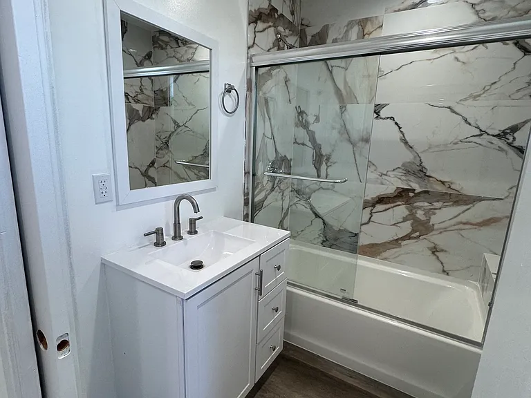 11604 S San Pedro St #3 — Photo 10