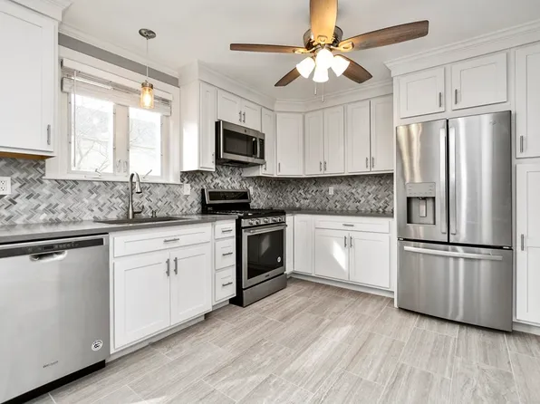 29 Foster St, Fall River, MA 02721