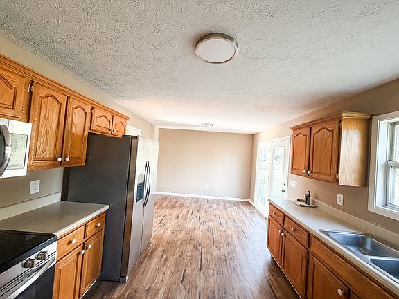 5th image of 3112 Academy Rd