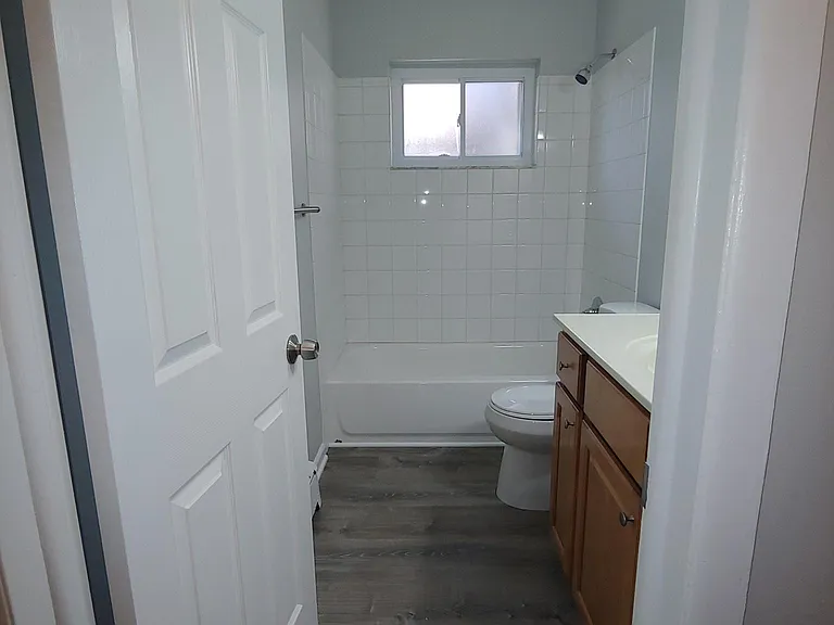 424 Gardner St — Photo 3