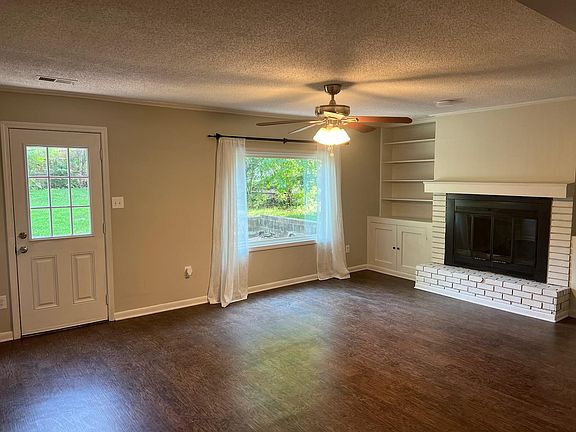 2nd image of 1915 Westwood Dr