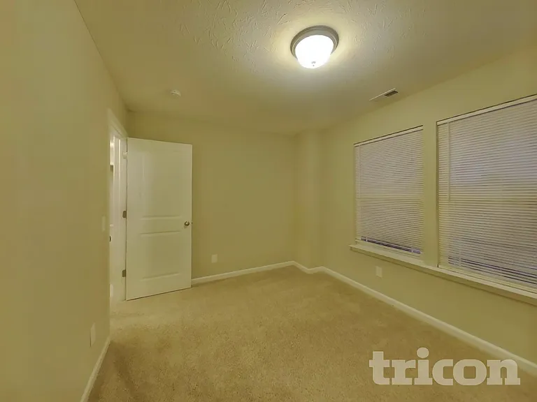 301 Thomas Point Dr — Photo 12