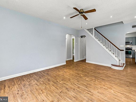 5th image of 480 N Main St