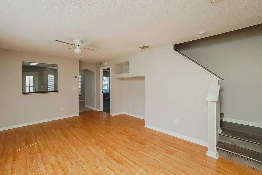 4 bed, 2.0 bath, 1415 sqft, $2,035 — Photo 4