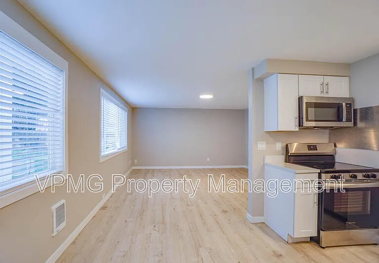 4420 Gibbons St #B — Photo 16