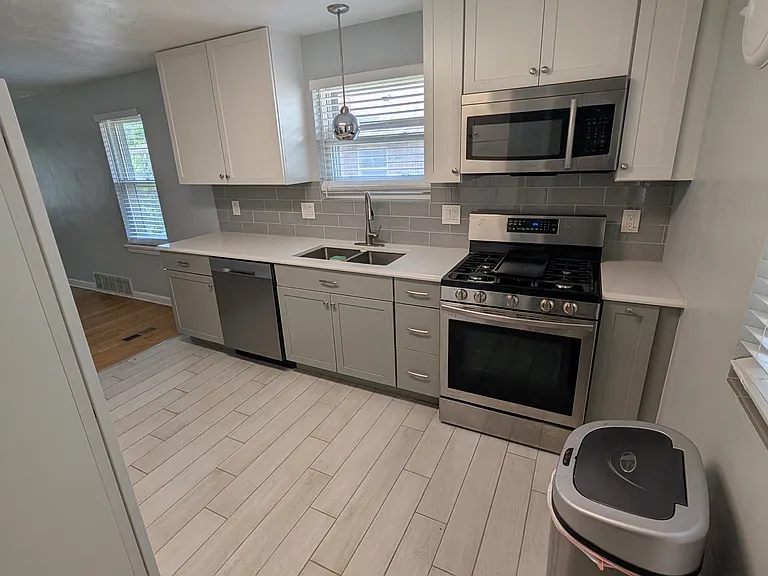 9035 Bessemer Ave — Photo 9