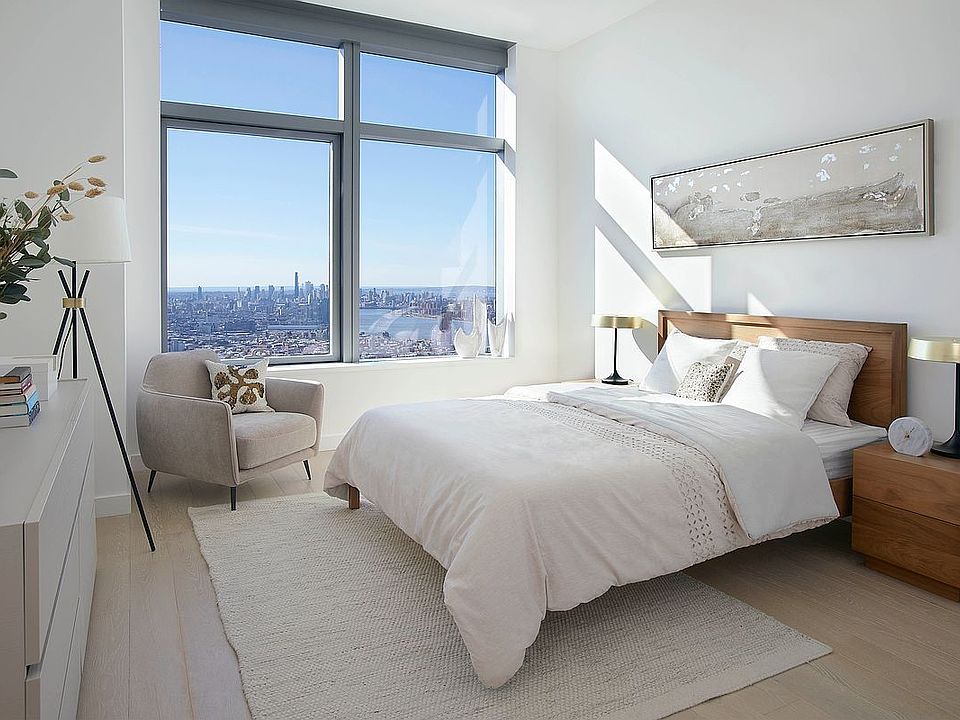 1st image of 3 Court Sq APT 4511