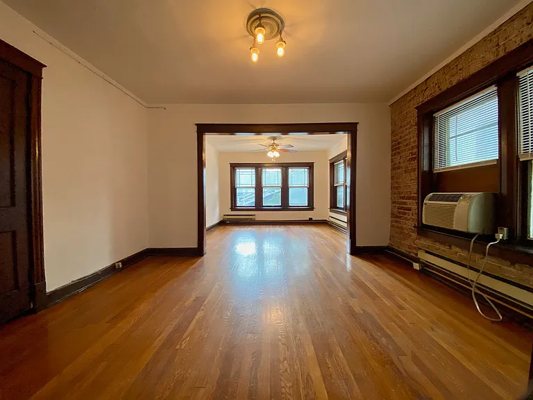 Valentine Place Apartments — Photo 6