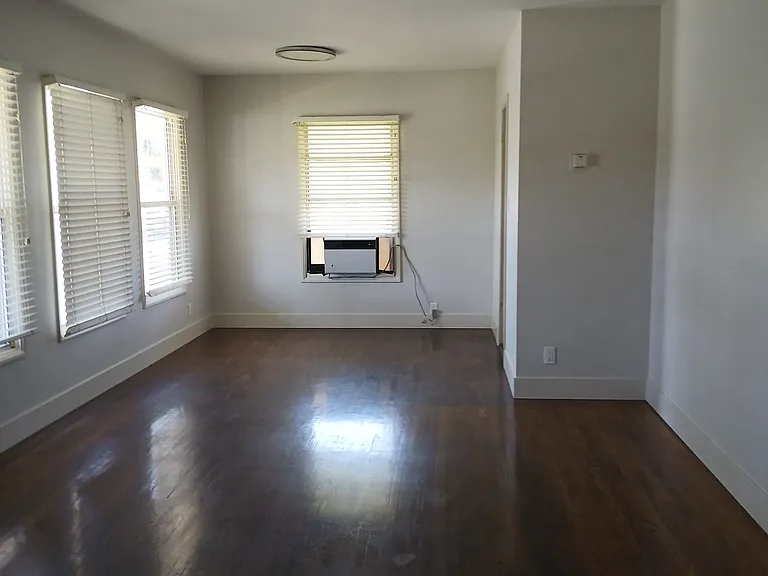 10903 Flory St — Photo 4