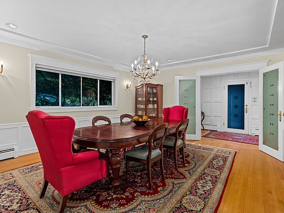 3rd image of 5550 Marine Dr NW