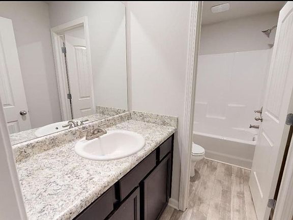 5th image of 178 Goodall Woods Dr