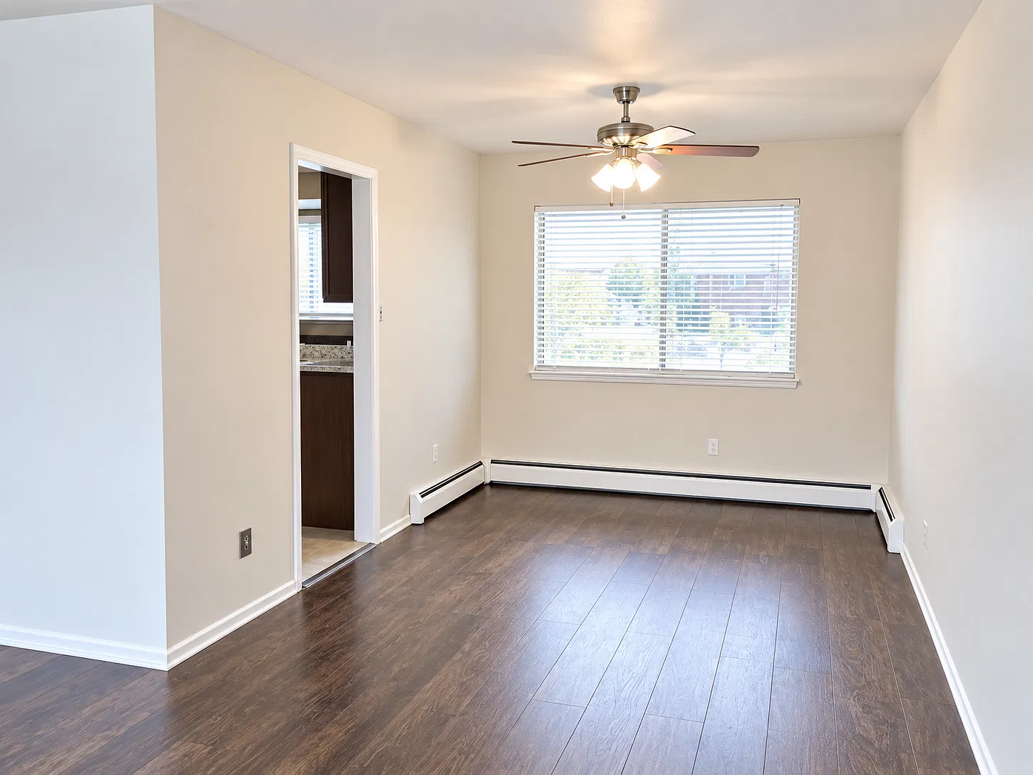 3 bed, 3.5 bath, 1828 sqft, $2,940 — Photo 2