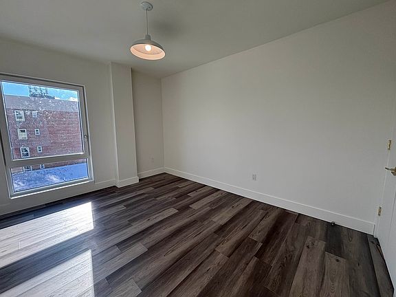 5th image of 3333 Giles Pl APT 302