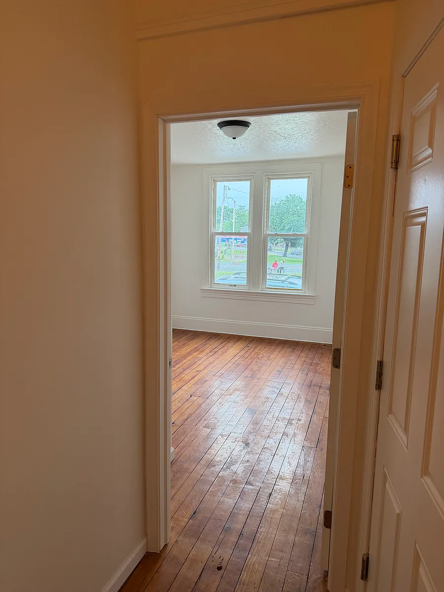 Building Photo - 318 Smith St #1
