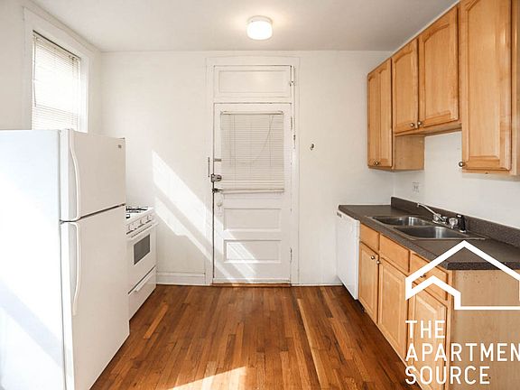 3rd image of 3529 N Broadway St APT 3E